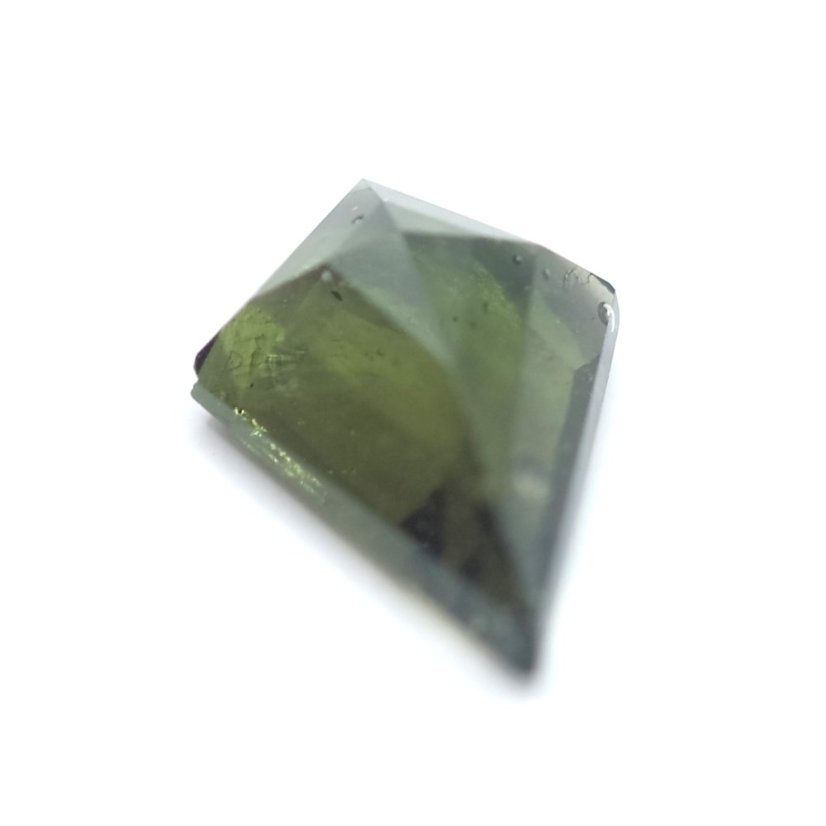 Vltavín broušený - fantazijní - 2,39 ct