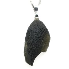 Stříbrný přívěšek s vltavínem 4,65 g - šperk s duší vesmíru