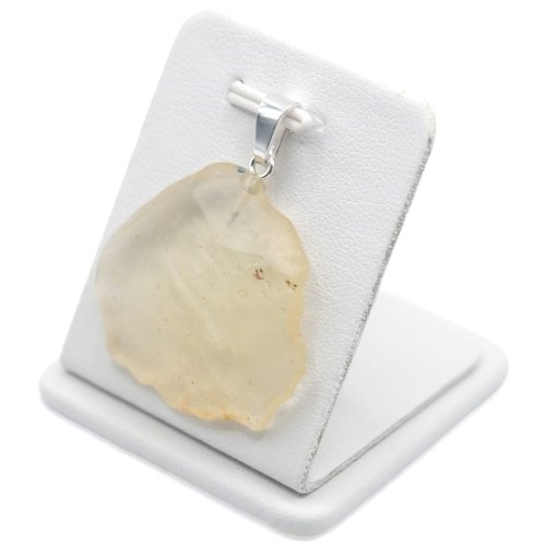 Libyan Desert Glass Pendant – 5.25 g of Cosmic History Within Reach