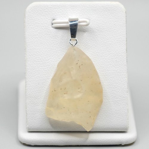 Libyan Desert Glass Pendant – 4.96 g of Cosmic History Within Reach