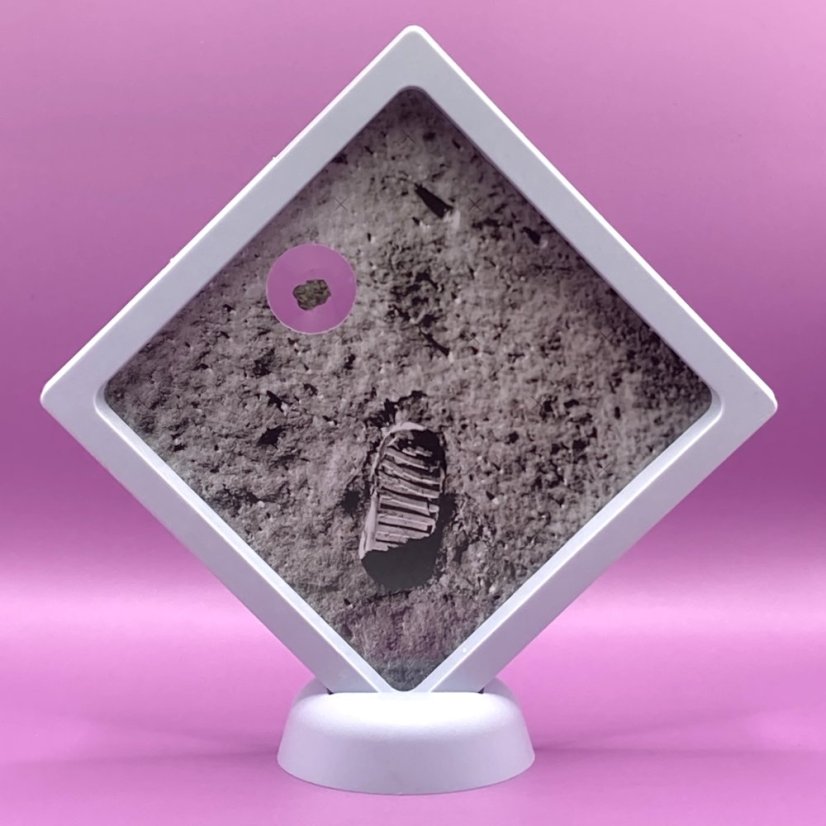 Gift Packaging for Lunar Meteorite Bechar 006 – A Unique Piece of the Moon
