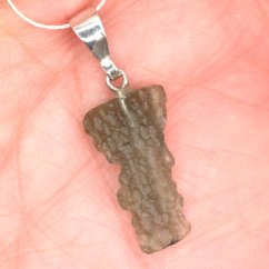 Stříbrný přívěšek s vltavínem 1,27 g - šperk s duší vesmíru