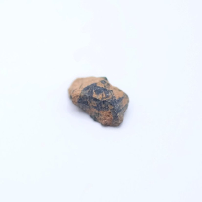 Kamenný meteorit - NWA 14056 - 0,057 gramů